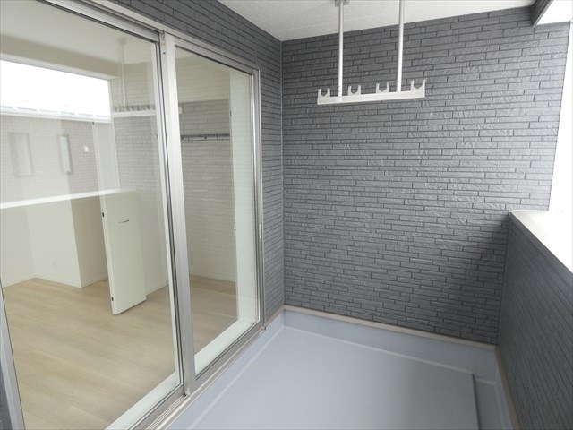 5632　クレイドルガーデン三沢市日の出第1　新築分譲住宅　4号棟※ただ今商談中です 現地写真（バルコニー）