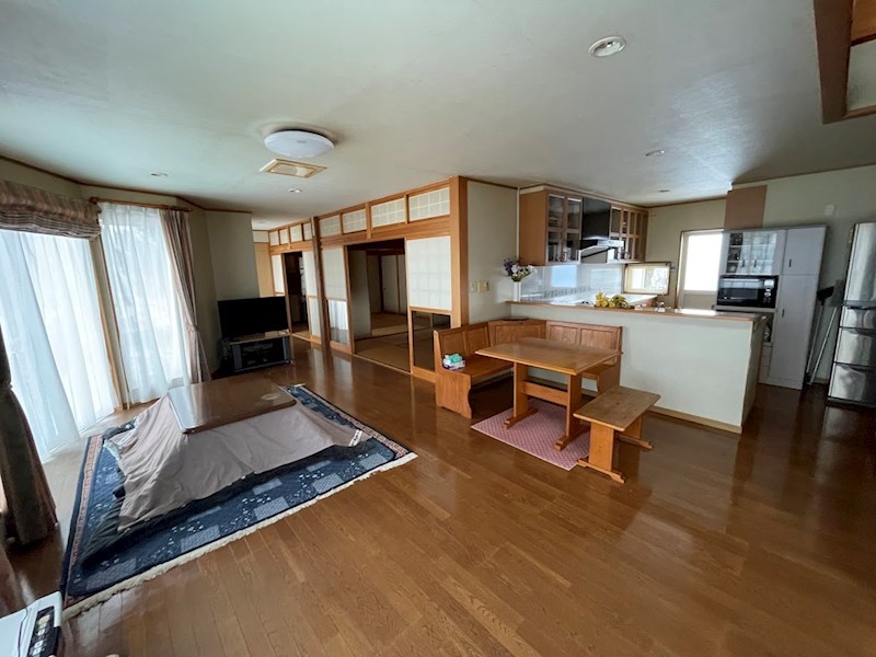 5635　上北郡おいらせ町新敷　中古住宅 内観写真（リビング）