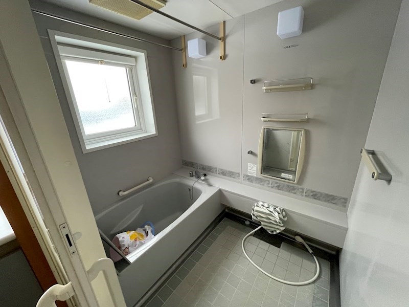5635　上北郡おいらせ町新敷　中古住宅 内観写真（浴室）