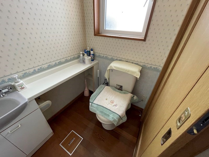 5635　上北郡おいらせ町新敷　中古住宅 内観写真（トイレ）
