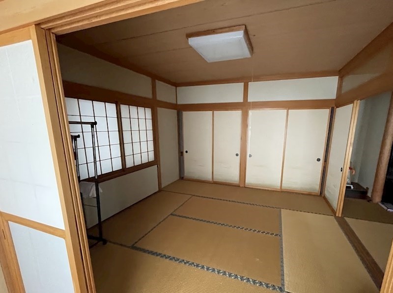 5635　上北郡おいらせ町新敷　中古住宅 内観写真（リビング以外の居室）