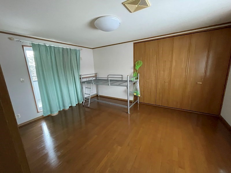 5635　上北郡おいらせ町新敷　中古住宅 内観写真（リビング以外の居室）
