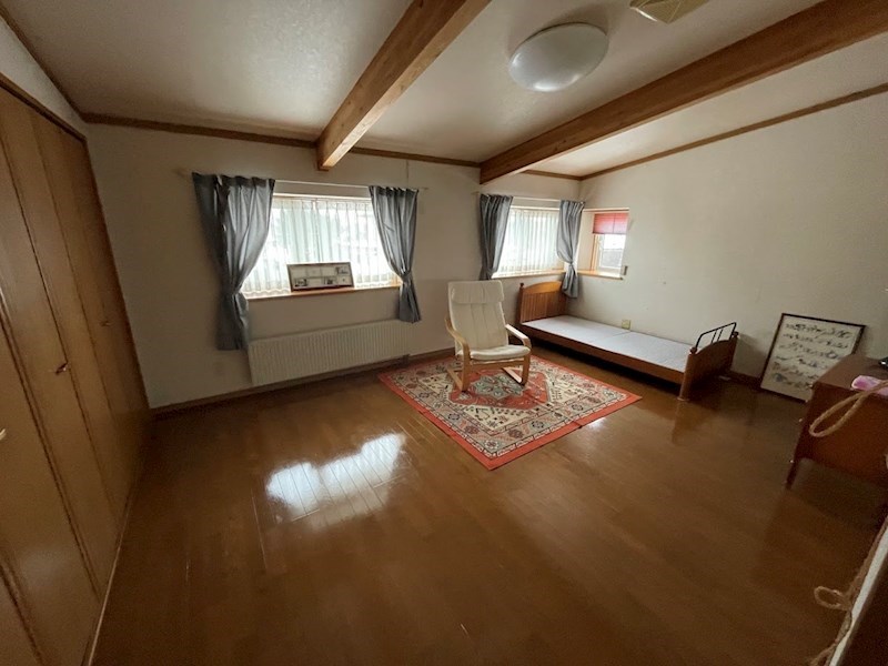 5635　上北郡おいらせ町新敷　中古住宅 内観写真（リビング以外の居室）