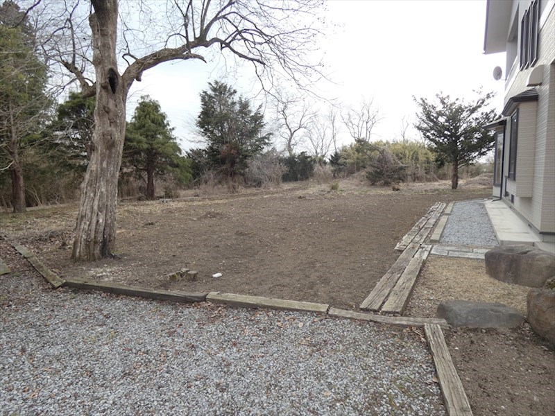 5635　上北郡おいらせ町新敷　中古住宅 現地写真（庭）