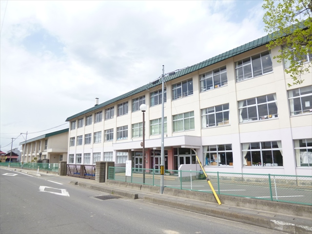 5635　上北郡おいらせ町新敷　中古住宅 小学校