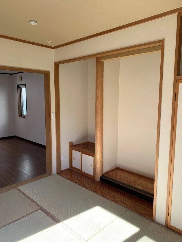 5649　八戸市類家5丁目　中古住宅 内観写真（リビング以外の居室）