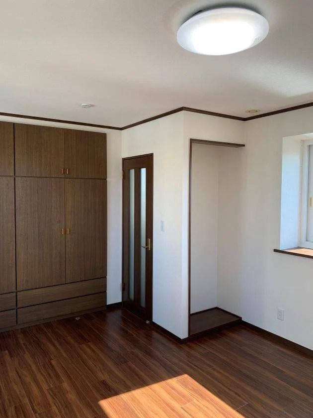 5649　八戸市類家5丁目　中古住宅 内観写真（リビング以外の居室）