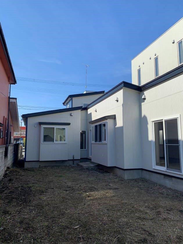 5649　八戸市類家5丁目　中古住宅 現地写真（庭）