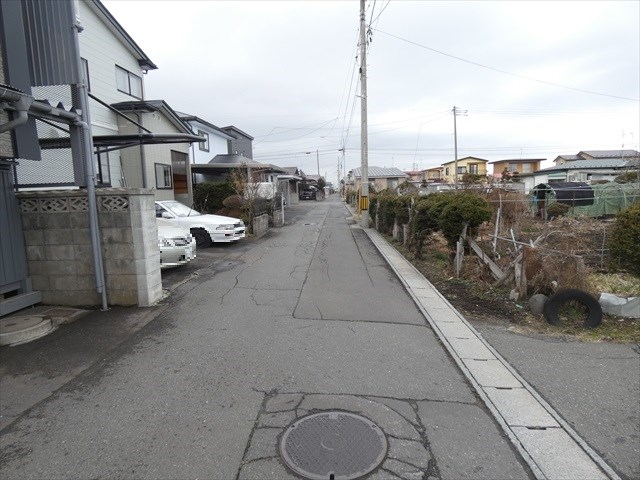 2608　十和田市西十一番町　土地 現地写真（前面道路含む現地写真）
