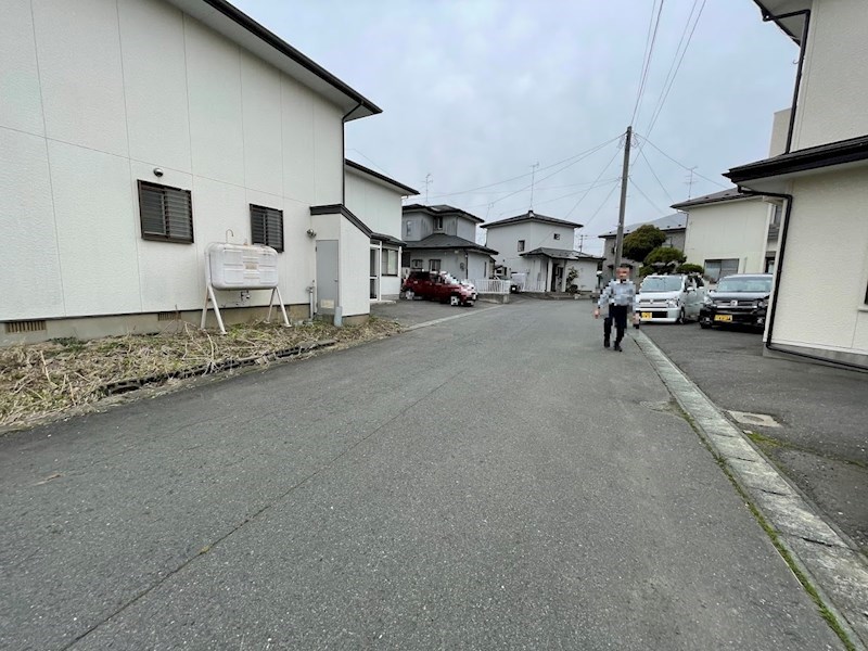 5680　八戸長苗代2丁目　中古住宅 現地写真（前面道路含む現地写真）