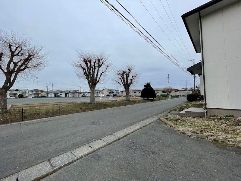 5680　八戸長苗代2丁目　中古住宅 現地写真（前面道路含む現地写真）
