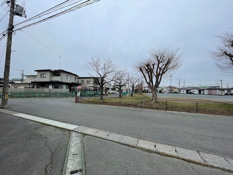 5680　八戸長苗代2丁目　中古住宅 現地写真（前面道路含む現地写真）