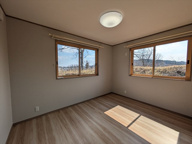 5693　ソーラータウン根城ヒルズNo.3　建売住宅 内観写真（リビング以外の居室）