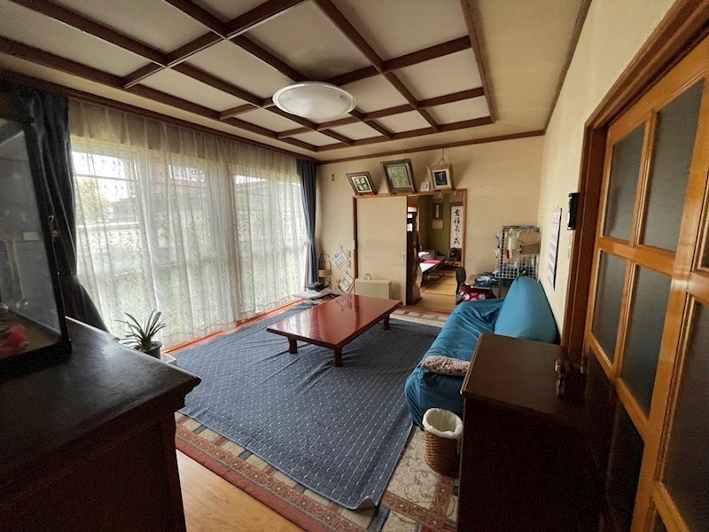 5702　八戸市松ヶ丘　中古住宅 内観写真（リビング）