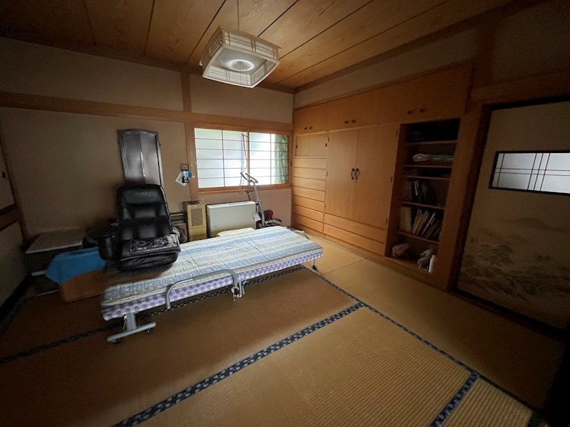 5702　八戸市松ヶ丘　中古住宅 内観写真（リビング以外の居室）