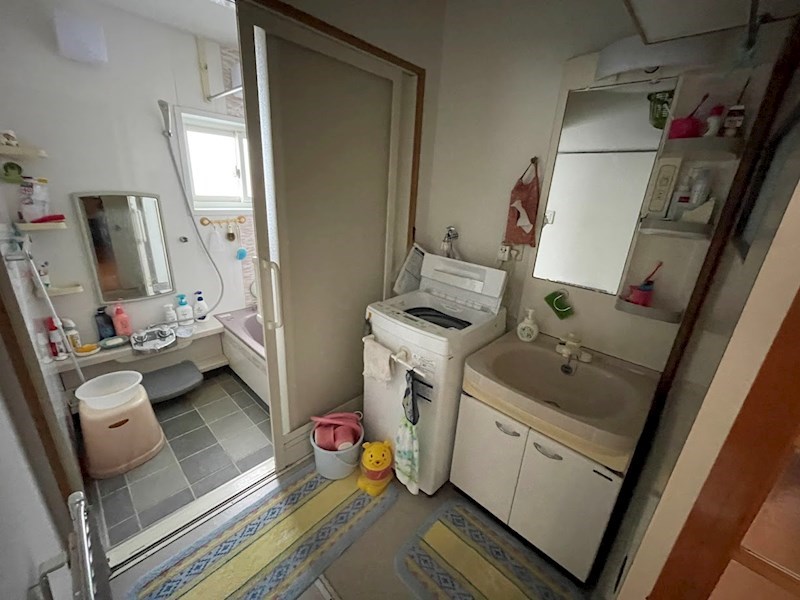 5702　八戸市松ヶ丘　中古住宅 内観写真（洗面台・洗面所）