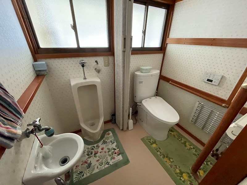 5702　八戸市松ヶ丘　中古住宅 内観写真（トイレ）
