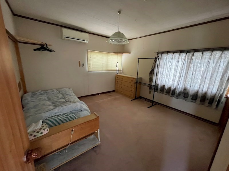 5702　八戸市松ヶ丘　中古住宅 内観写真（リビング以外の居室）
