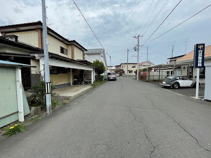 5702　八戸市松ヶ丘　中古住宅 現地写真（前面道路含む現地写真）
