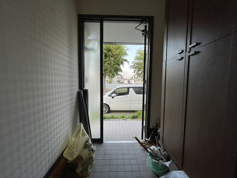 5708　八戸市長苗代2丁目　中古住宅 現地写真（玄関）