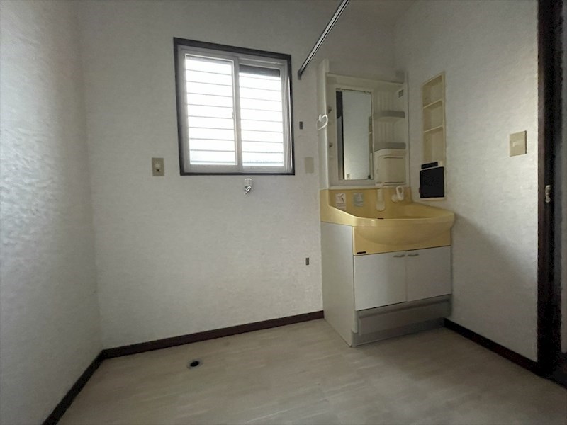 5708　八戸市長苗代2丁目　中古住宅 内観写真（洗面台・洗面所）