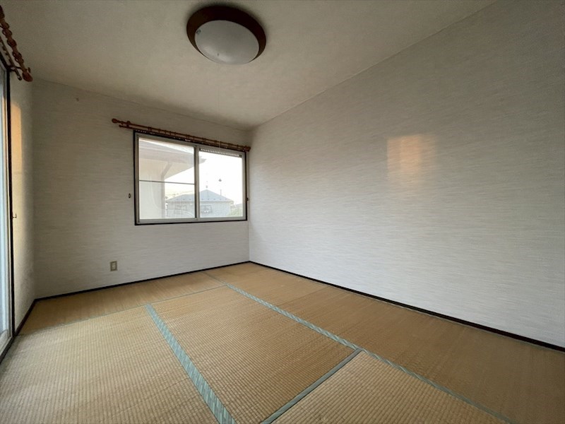 5708　八戸市長苗代2丁目　中古住宅 内観写真（リビング以外の居室）