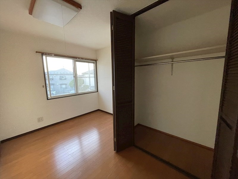 5708　八戸市長苗代2丁目　中古住宅 内観写真（リビング以外の居室）