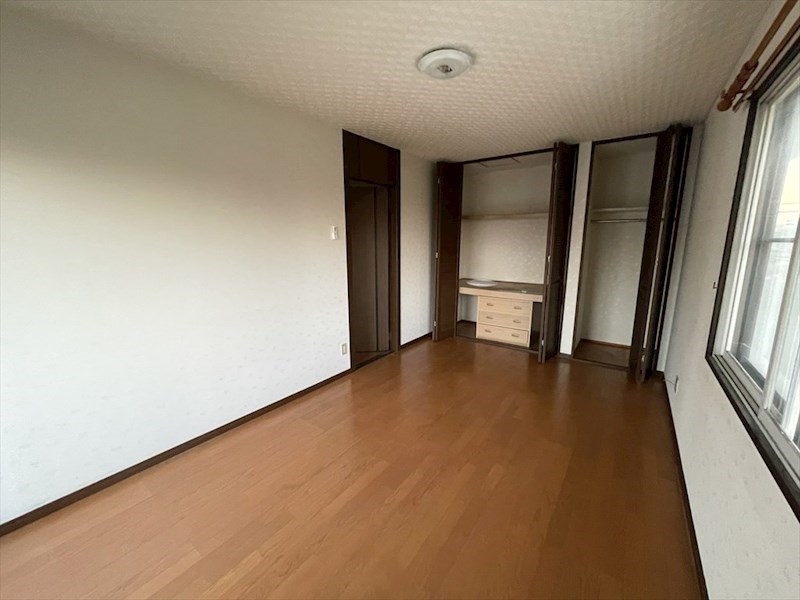 5708　八戸市長苗代2丁目　中古住宅 内観写真（リビング以外の居室）