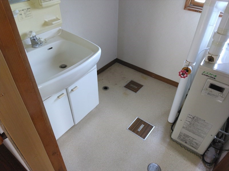 5725　八戸市大字市川町字尻引堤下　中古住宅 内観写真（洗面台・洗面所）