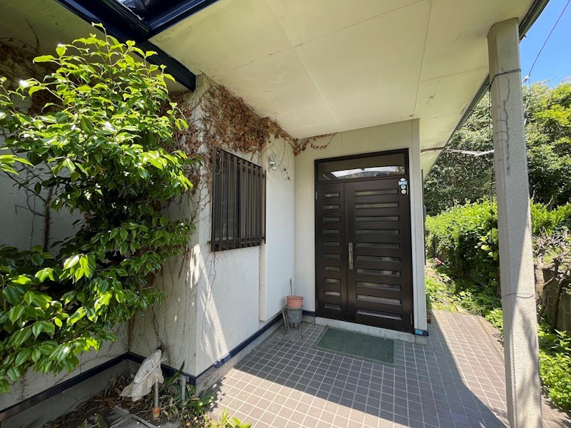 5728　三戸郡階上町蒼前東8丁目　中古住宅 現地写真（玄関）