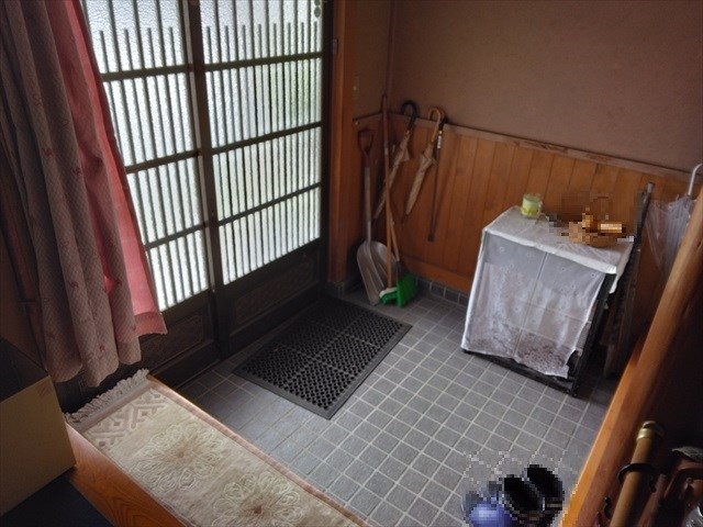 5732　八戸市多賀台三丁目　中古住宅 現地写真（玄関）