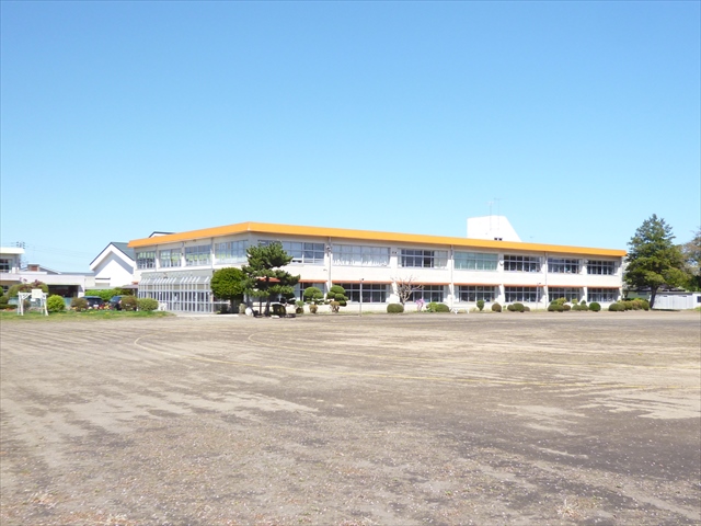 5732　八戸市多賀台三丁目　中古住宅 小学校