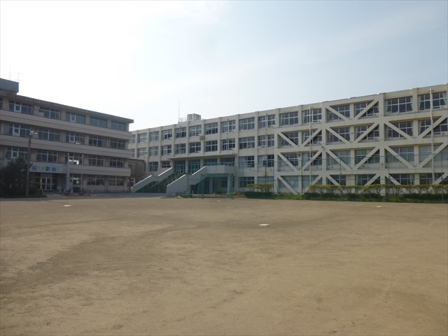 5732　八戸市多賀台三丁目　中古住宅 中学校