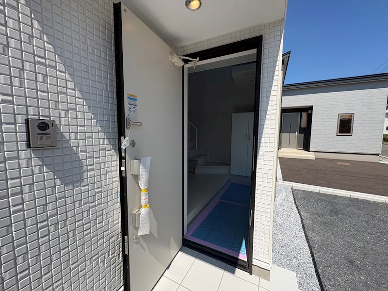 5735　十和田市東十一番町lV　DC-ｓⅠ　建売住宅 現地写真（玄関）