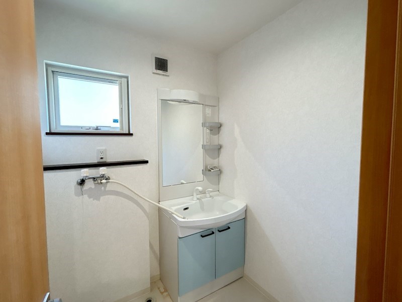5736　十和田市大字三本木字千歳森　中古住宅 内観写真（洗面台・洗面所）