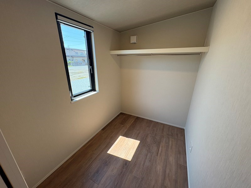 5737　十和田市東十一番町Ⅴ　SmALL・A棟 内観写真（リビング以外の居室）