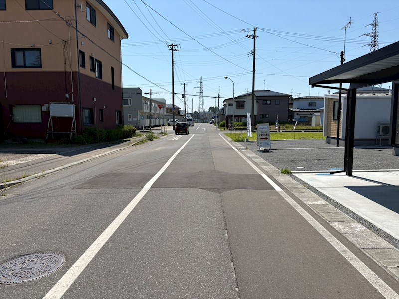5737　十和田市東十一番町Ⅴ　SmALL・A棟 現地写真（前面道路含む現地写真）