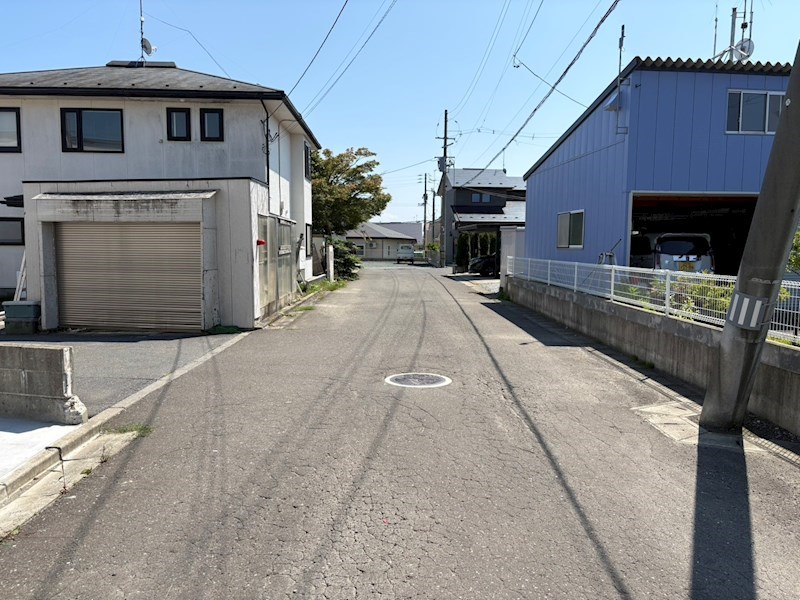 5743　おいらせ町緑ヶ丘九丁目DC・A棟 現地写真（前面道路含む現地写真）