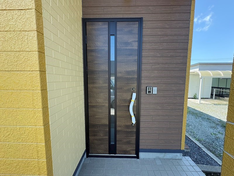 5752　十和田市西十四番町　中古住宅 現地写真（玄関）