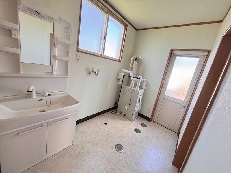 5752　十和田市西十四番町　中古住宅 内観写真（洗面台・洗面所）