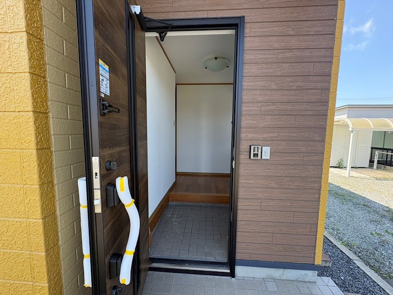 5752　十和田市西十四番町　中古住宅 現地写真（玄関）