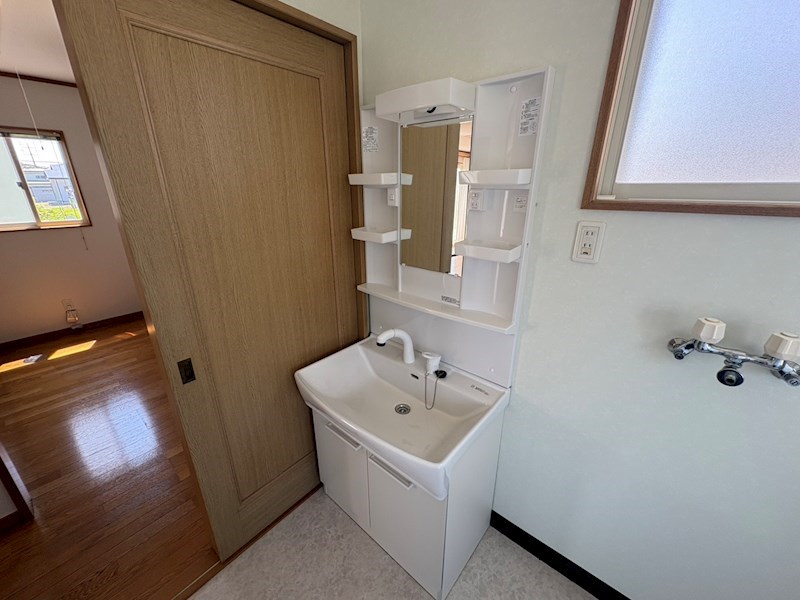5752　十和田市西十四番町　中古住宅 内観写真（洗面台・洗面所）
