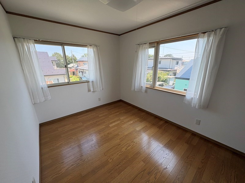 5752　十和田市西十四番町　中古住宅 内観写真（リビング以外の居室）