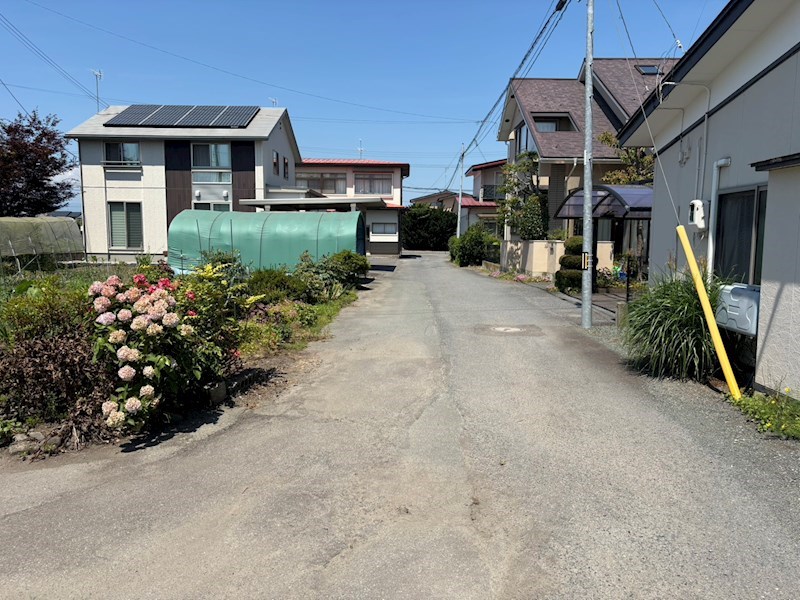 5752　十和田市西十四番町　中古住宅 現地写真（前面道路含む現地写真）