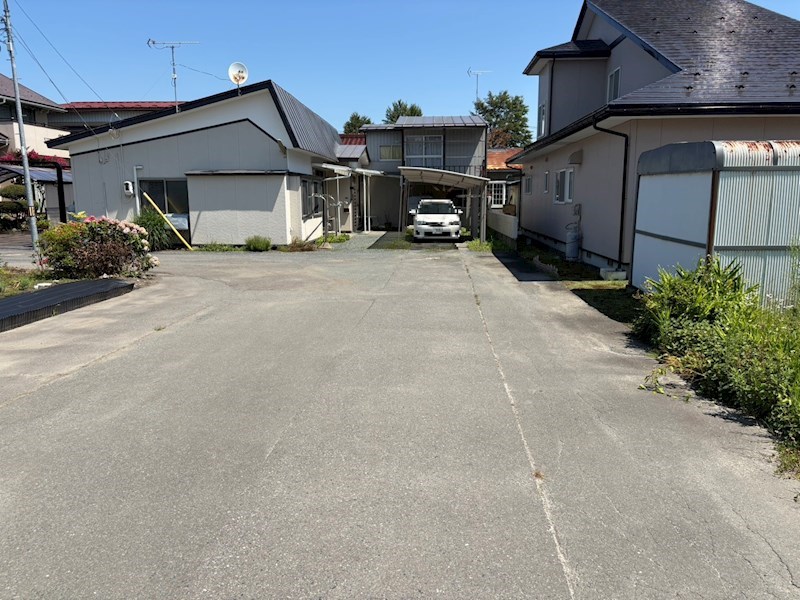 5752　十和田市西十四番町　中古住宅 現地写真（前面道路含む現地写真）