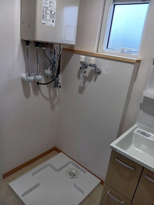 5755　上北郡六戸町大字折茂字今熊　中古住宅 内観写真（洗面台・洗面所）