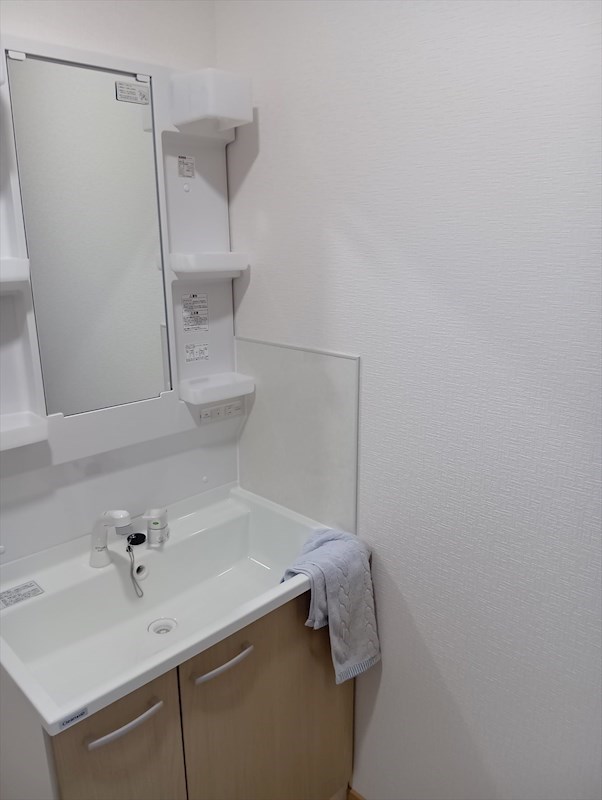 5755　上北郡六戸町大字折茂字今熊　中古住宅 内観写真（洗面台・洗面所）
