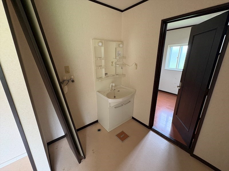 5756　三戸郡階上町蒼前東三丁目　中古住宅 内観写真（洗面台・洗面所）