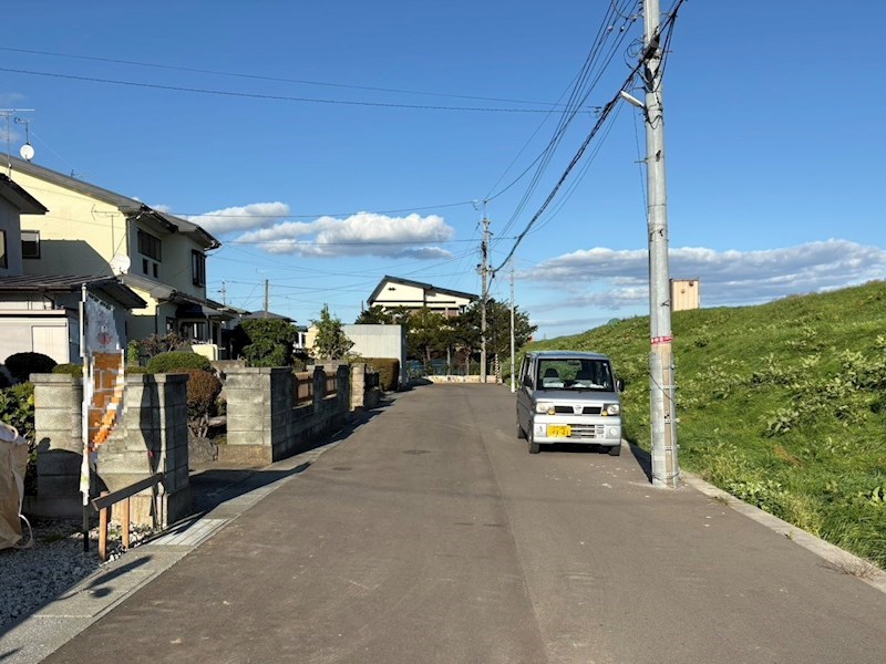 5772　クレイドルガーデン八戸市尻内町第17　新築分譲住宅　1号棟 現地写真（前面道路含む現地写真）