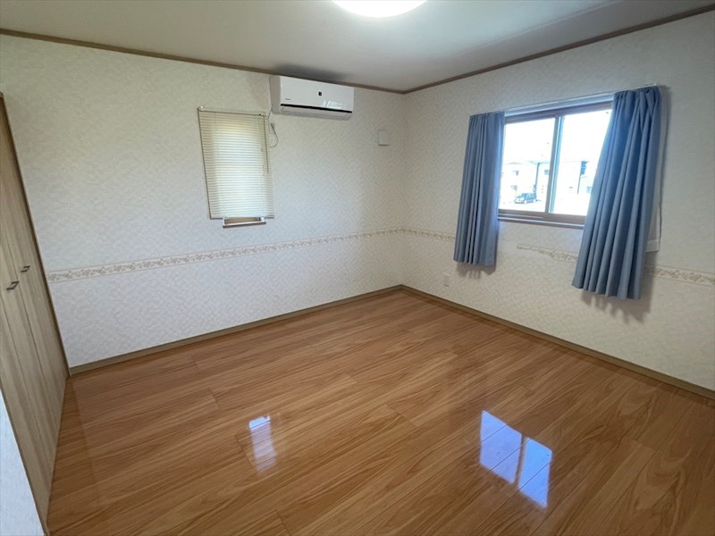 5801　八戸市城下一丁目　中古住宅 内観写真（リビング以外の居室）